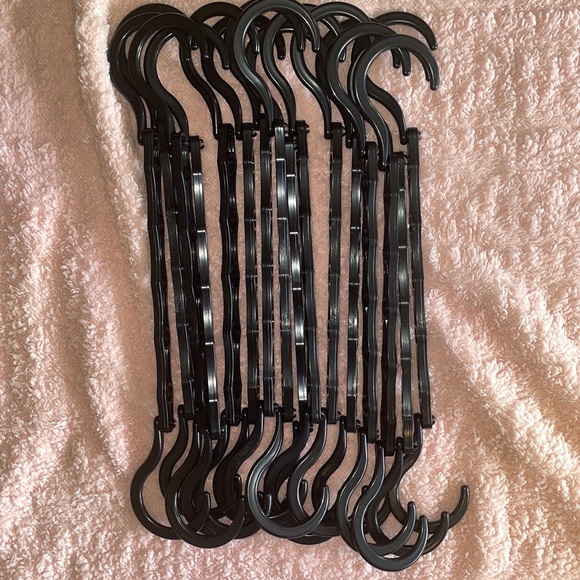 16 space saving hangers - Picture 4 of 4